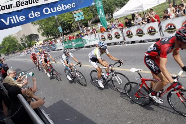 The main breakaway of stage 5 passes the line before getting caught up by the pack in the last lap during stage 5.