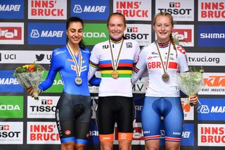 Rozemarijn Ammerlaan (Netherlands) flanked by Camilla Alessio (Italy) and Elynor Backstedt (Great Britain).