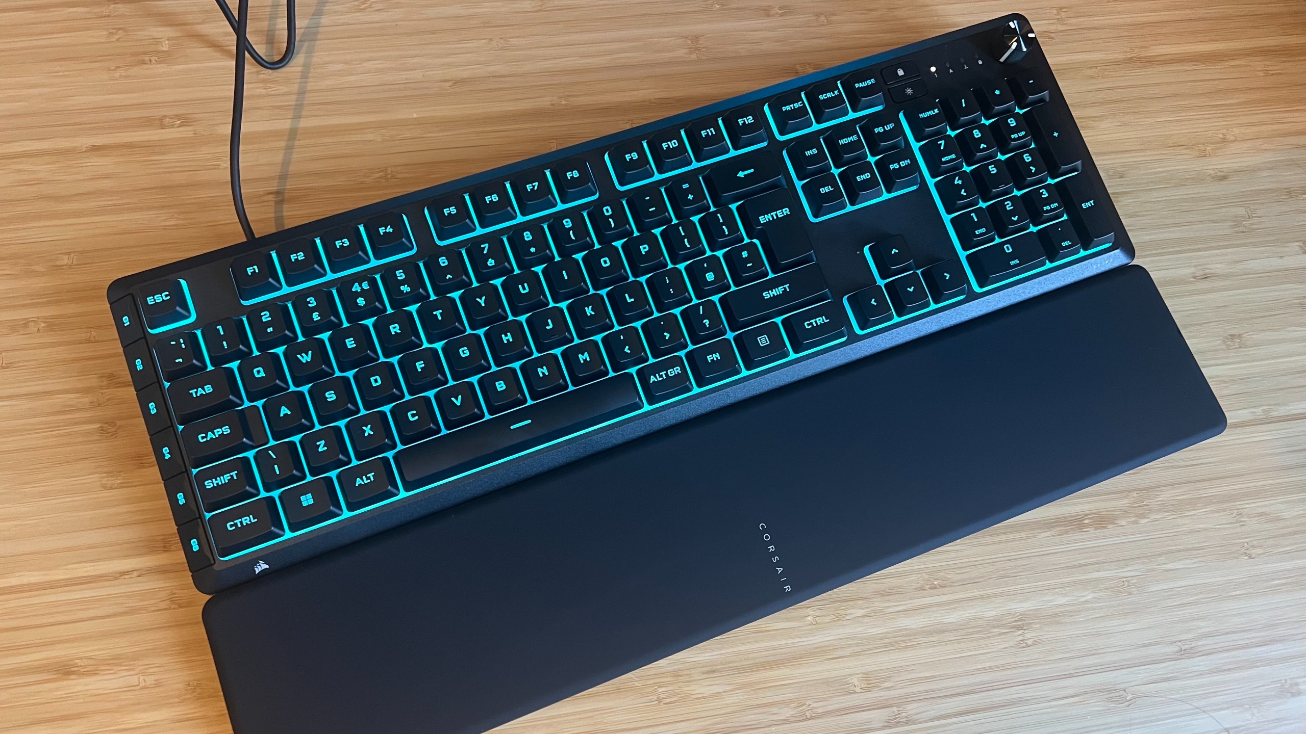 Corsair Skiff 100 Plus with wrist rest attached on a wooden desk