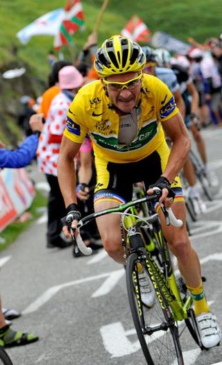 Voeckler fought hard and held on to another day in yellow