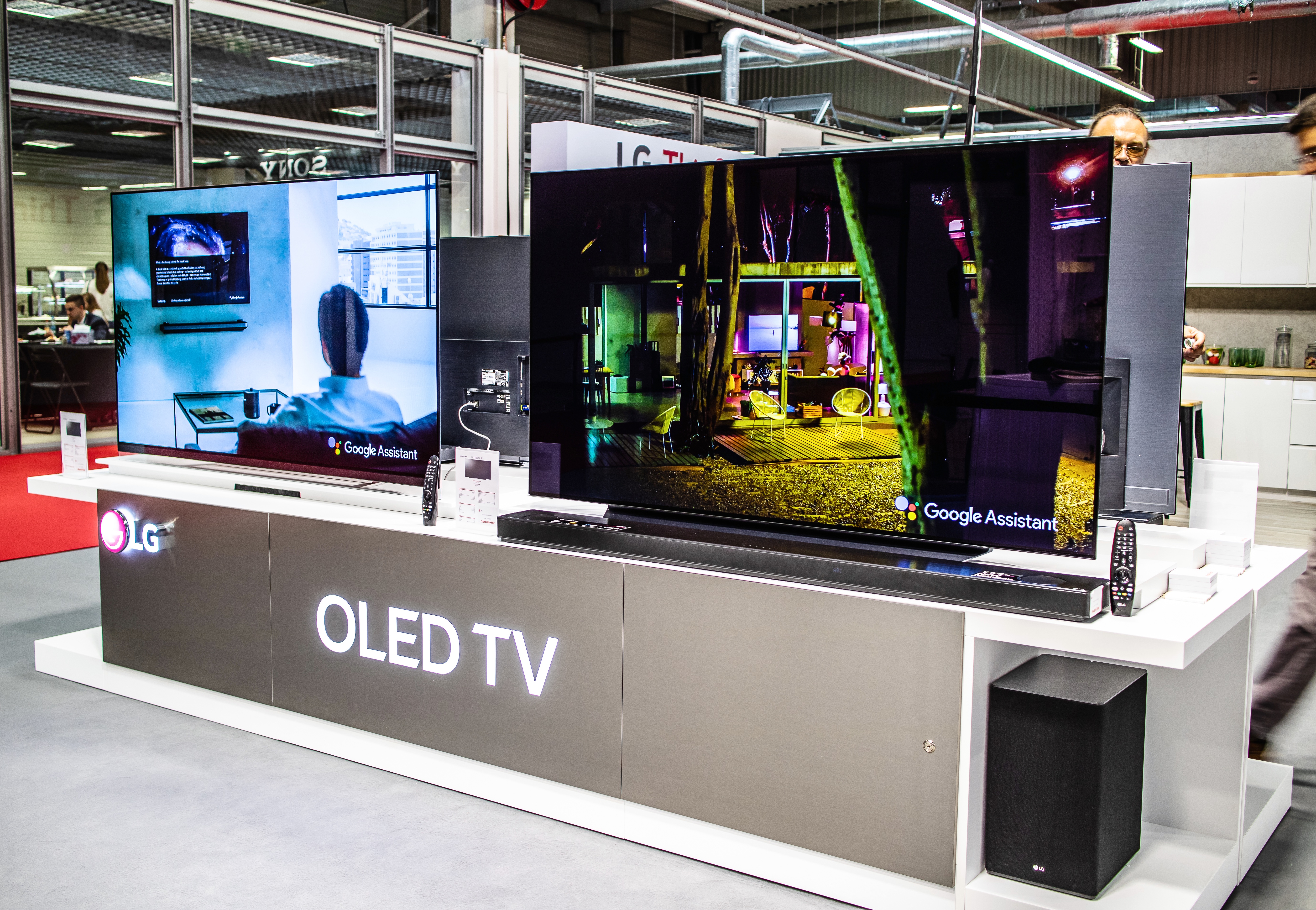 Which Is Better LG OLED or LG UHD? What's the Difference?