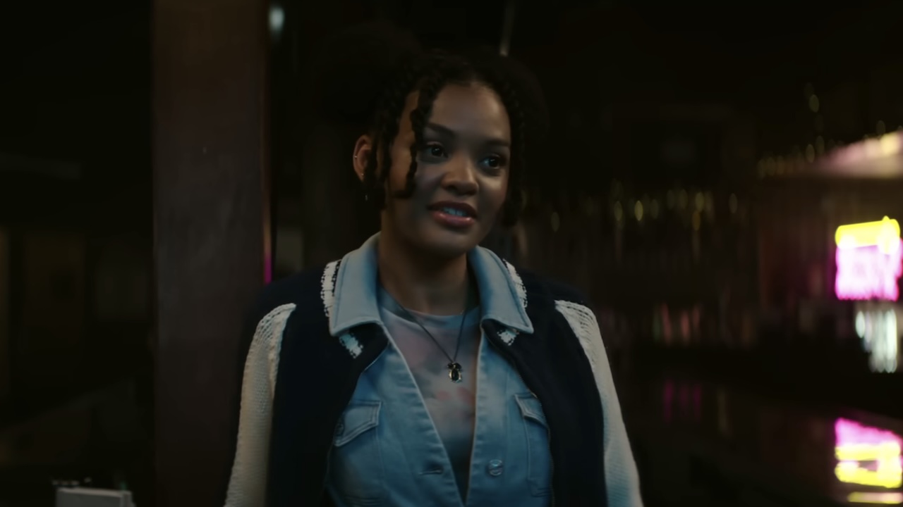 Chloe standing in bar in Scream 7