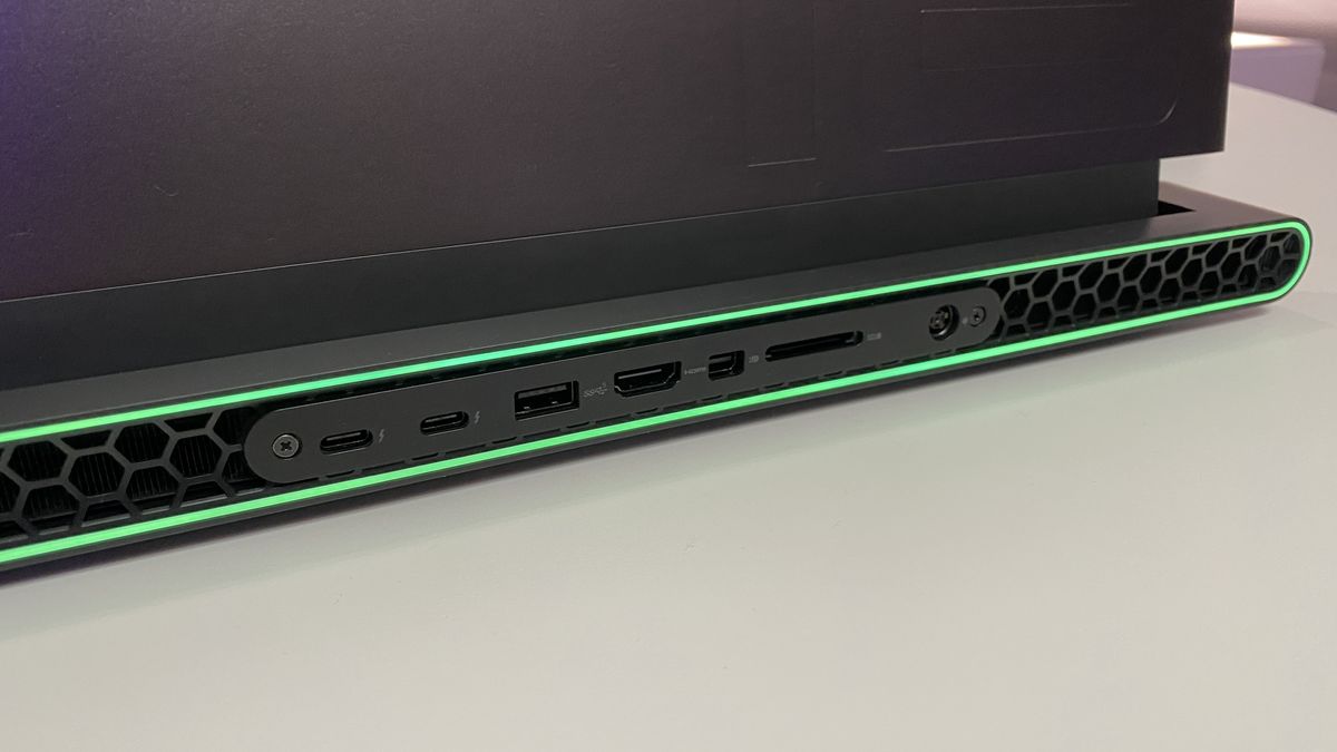Alienware M18