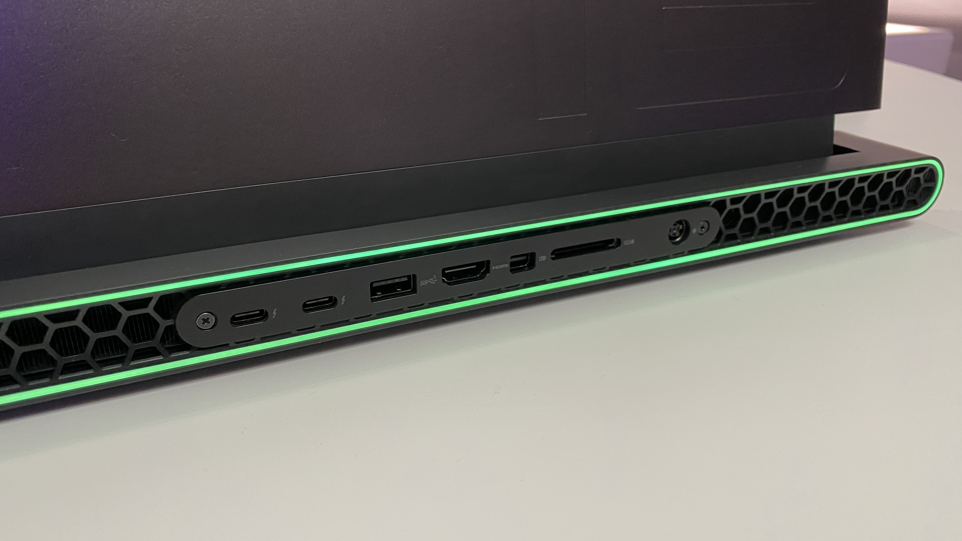 Alienware M18