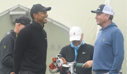 Tiger chats with Davis Love III