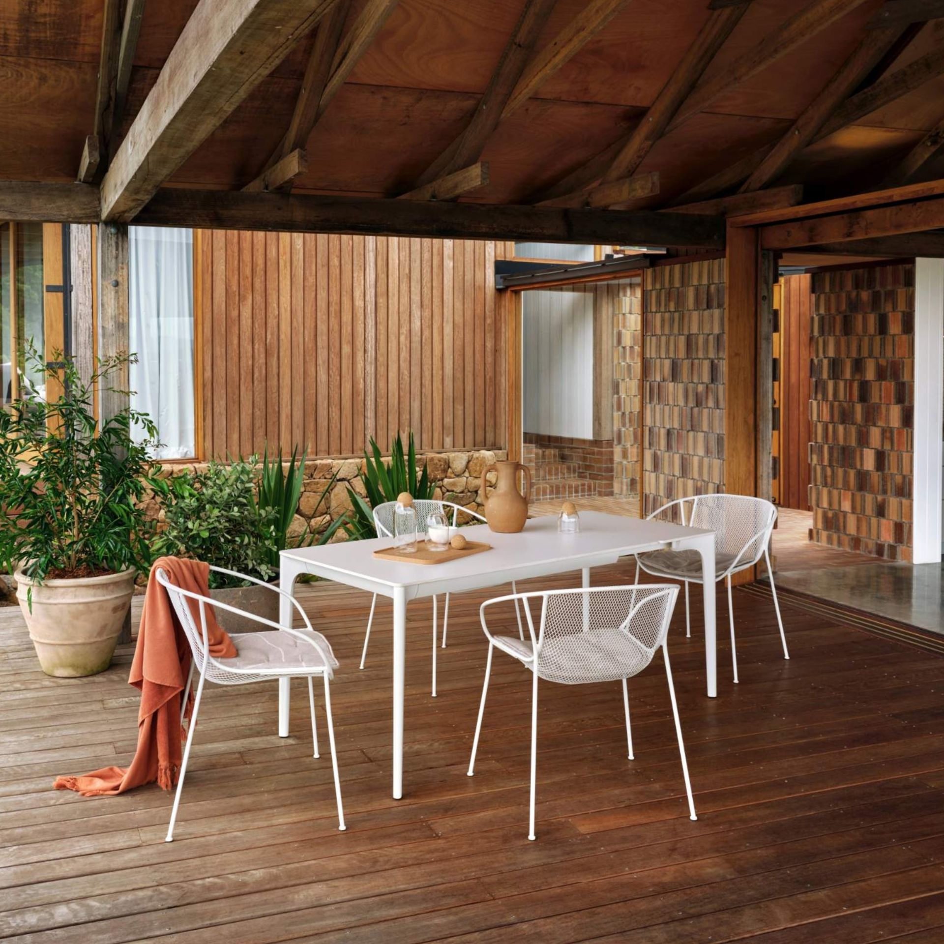 Teras luar ruangan terakota