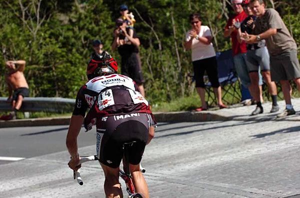 Fr&auml;nk Schleck (Team CSC) flies on the final climb.