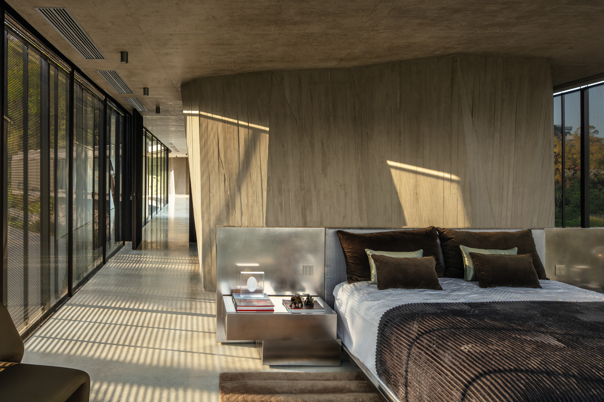 Xingu House, a concrete and stone brazilian home in Minas Gerais