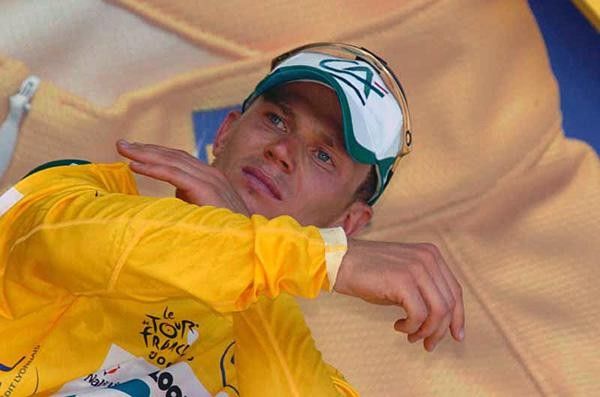 Thor Hushovd (Credit Agricole) puts on the maillot jaune again