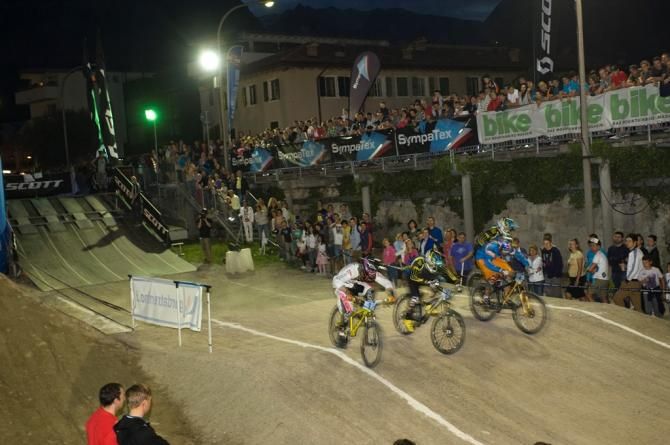 A night time sprint race at the Bike Festival Garda
