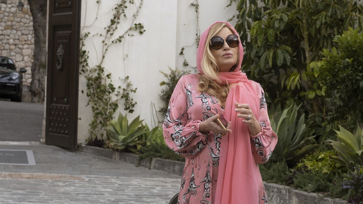 Jennifer Coolidge as Tanya McQuoid-Hunt in season two of HBO&#039;s &#039;The White Lotus&#039;