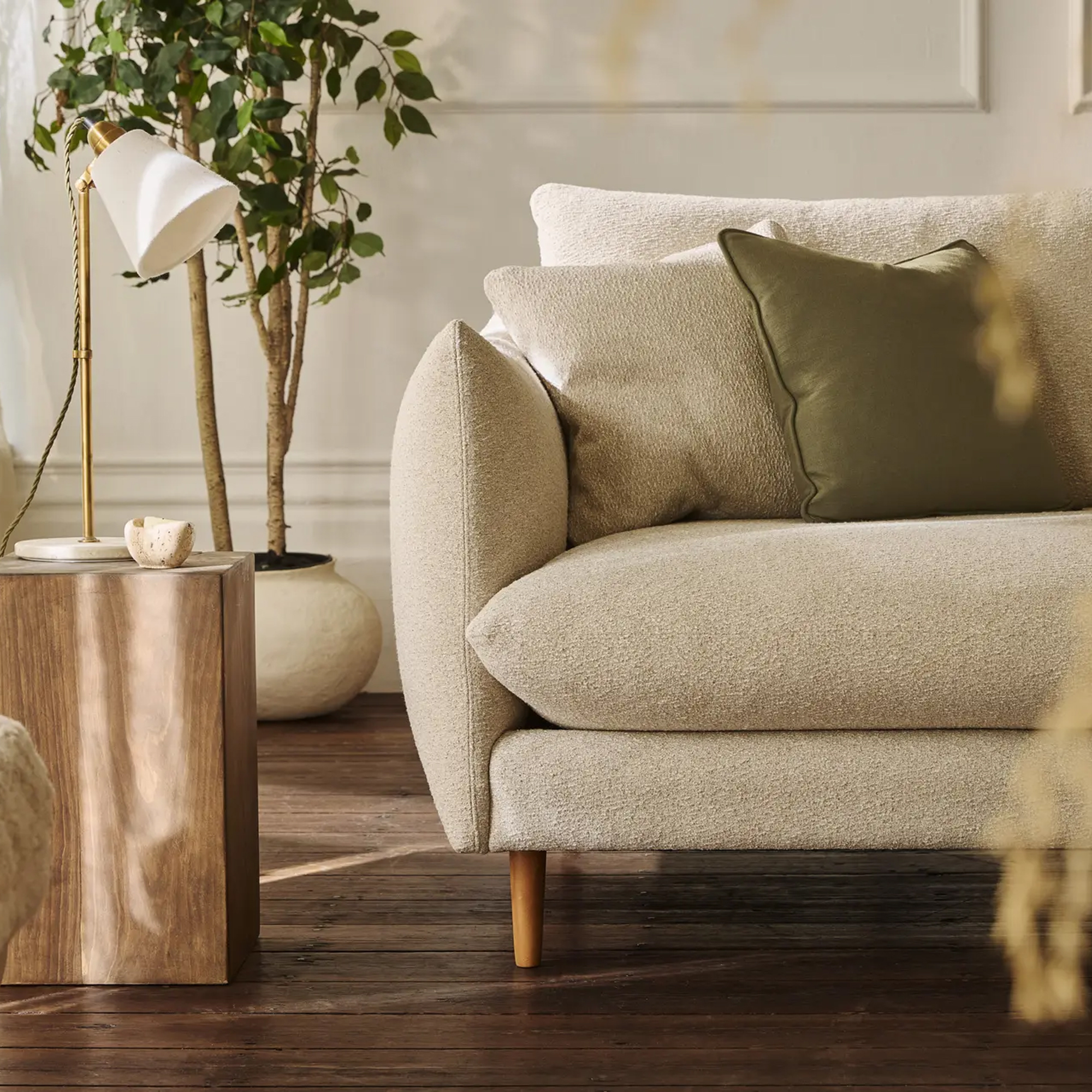 Darlings of Chelsea, Greenwich Medium Sofa Bed