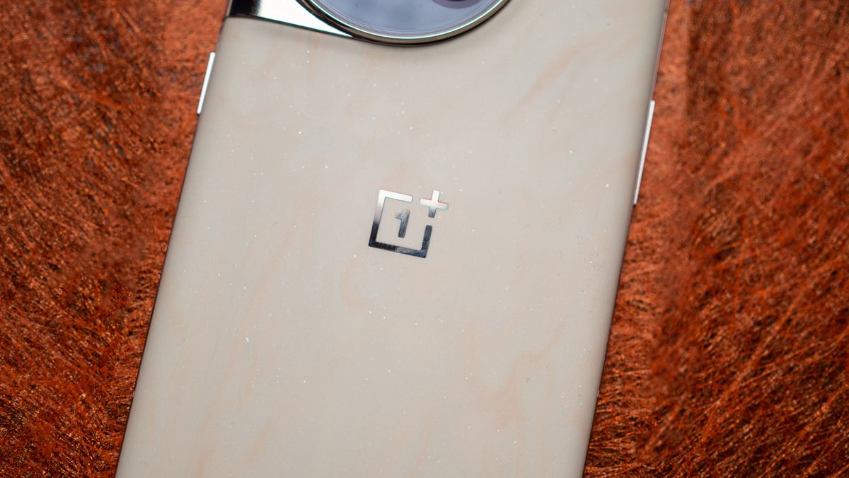 OnePlus 11 Marble Odyssey hands-on