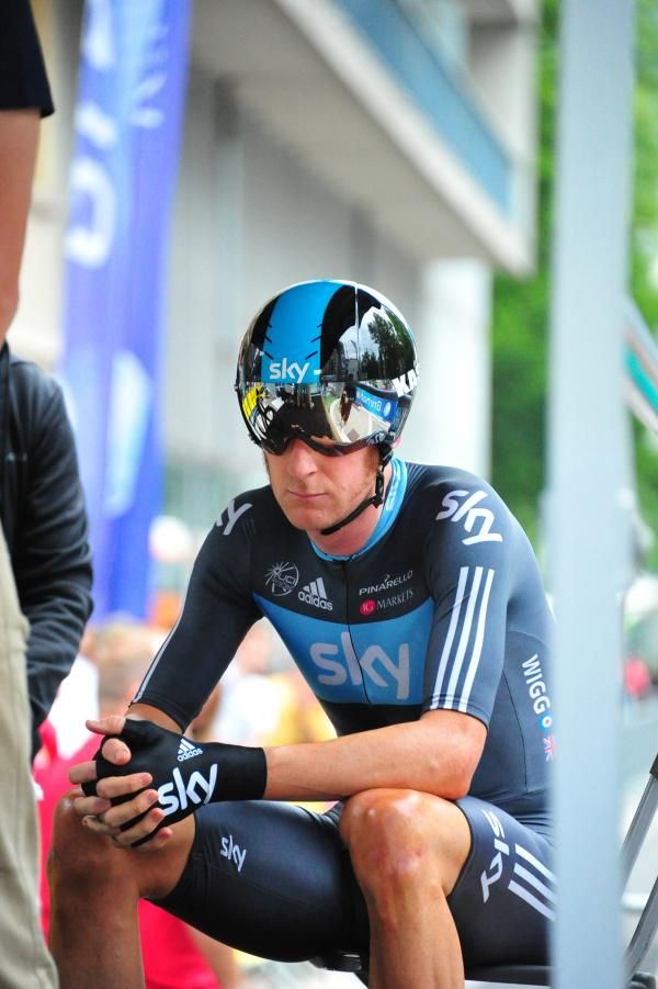 Bradley Wiggins (Sky) focuses before his prologue