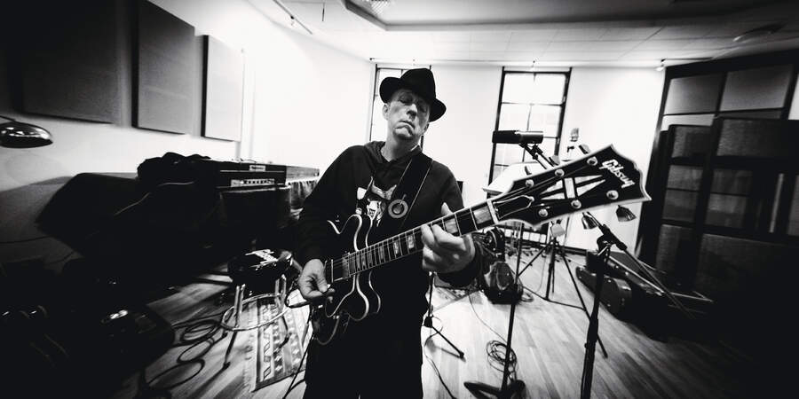 Stephen Dale Petit in the studio