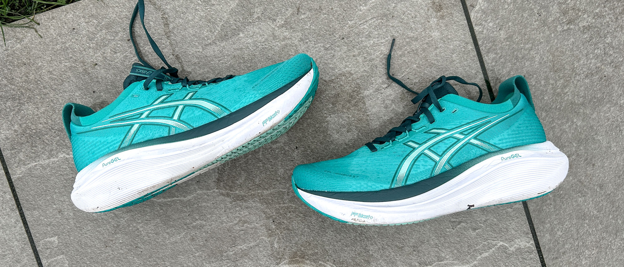 Asics Gel-Nimbus 27 laid on a sidewalk