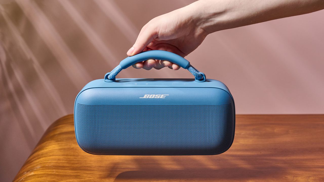 Man holding Bose SoundLink Max
