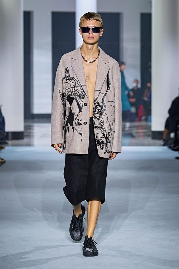 men’s and women’s collection that mediated between streetwear and all-out ostentation