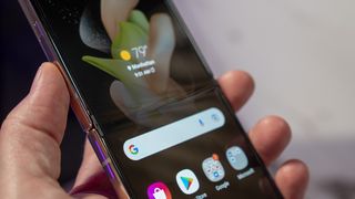 The flexible display on the Samsung Galaxy Z Flip 4