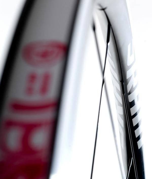 Internal alloy nipples save weight and are hidden from the wind.