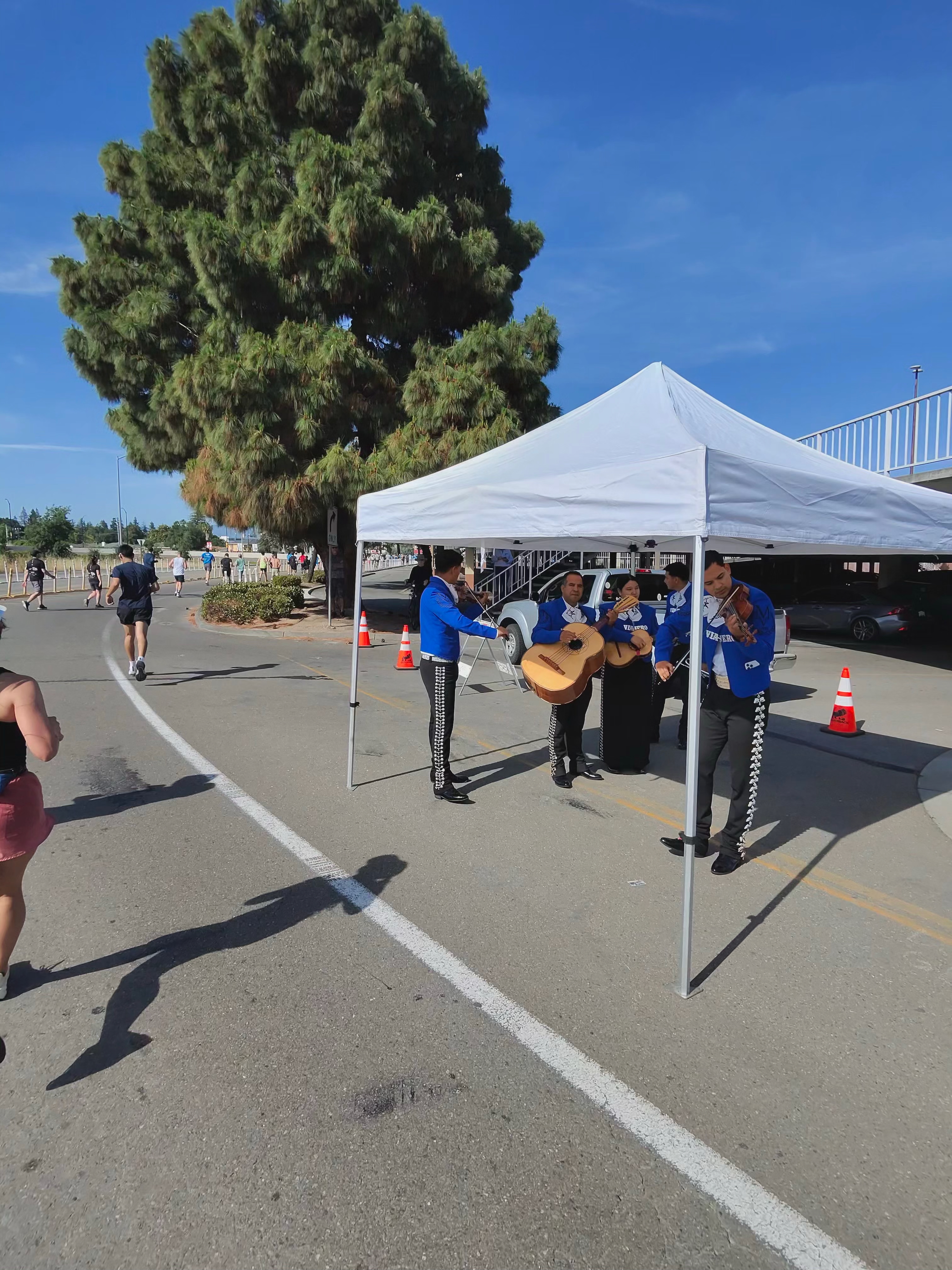A Ray-Ban Meta smart glasses camera sample at the San Jose Half Marathon showing a mariachi band standing next to the course.
