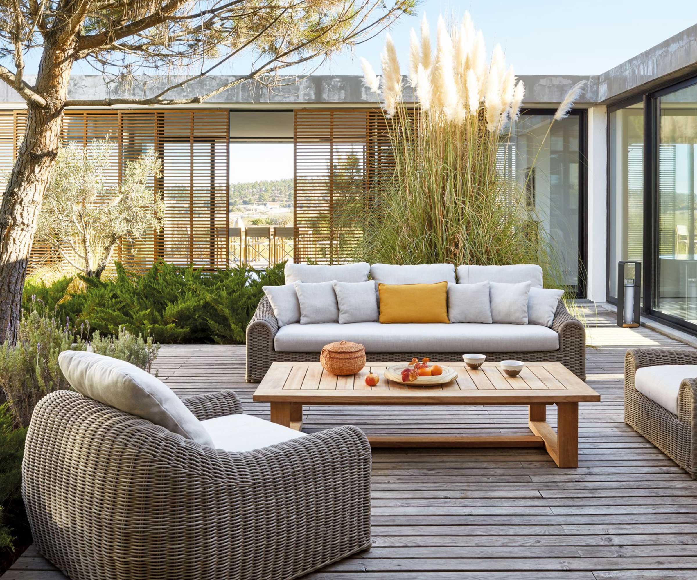 8 Tips for Buying Patio Furniture That Suits Your Outdoor Space