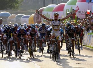 André Greipel (HTC - Columbia) sprints to victory in stage two at the Tour of Poland.