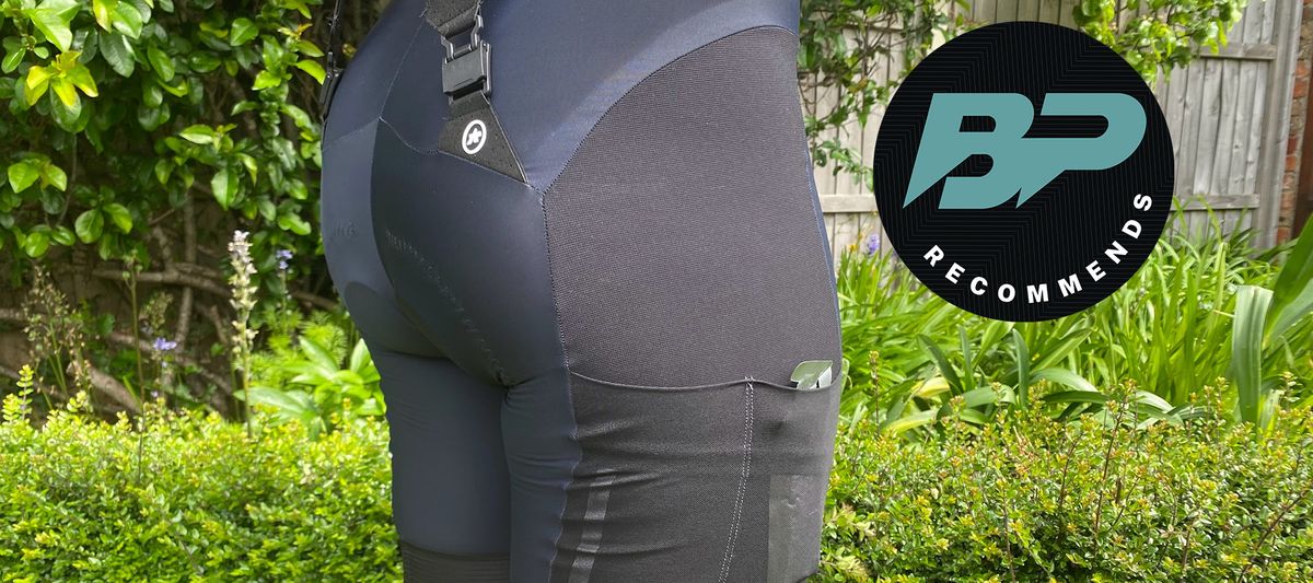 Rear of rider wearing Assos UMA GTV bib shorts