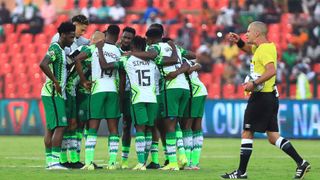 Niger football team huddle at AFCON 2022