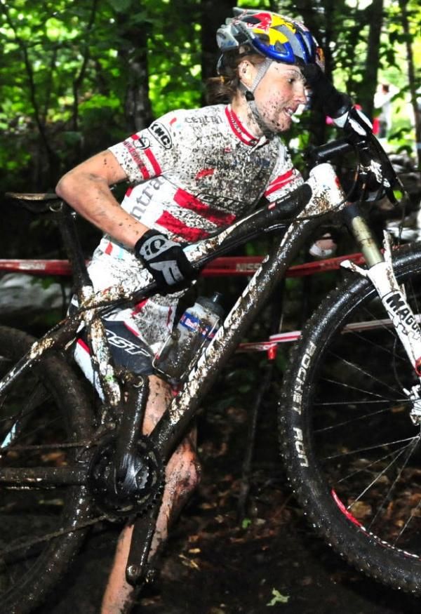 Catherine Pendrel (Luna Women's MTB) and her full-suspension Orbea