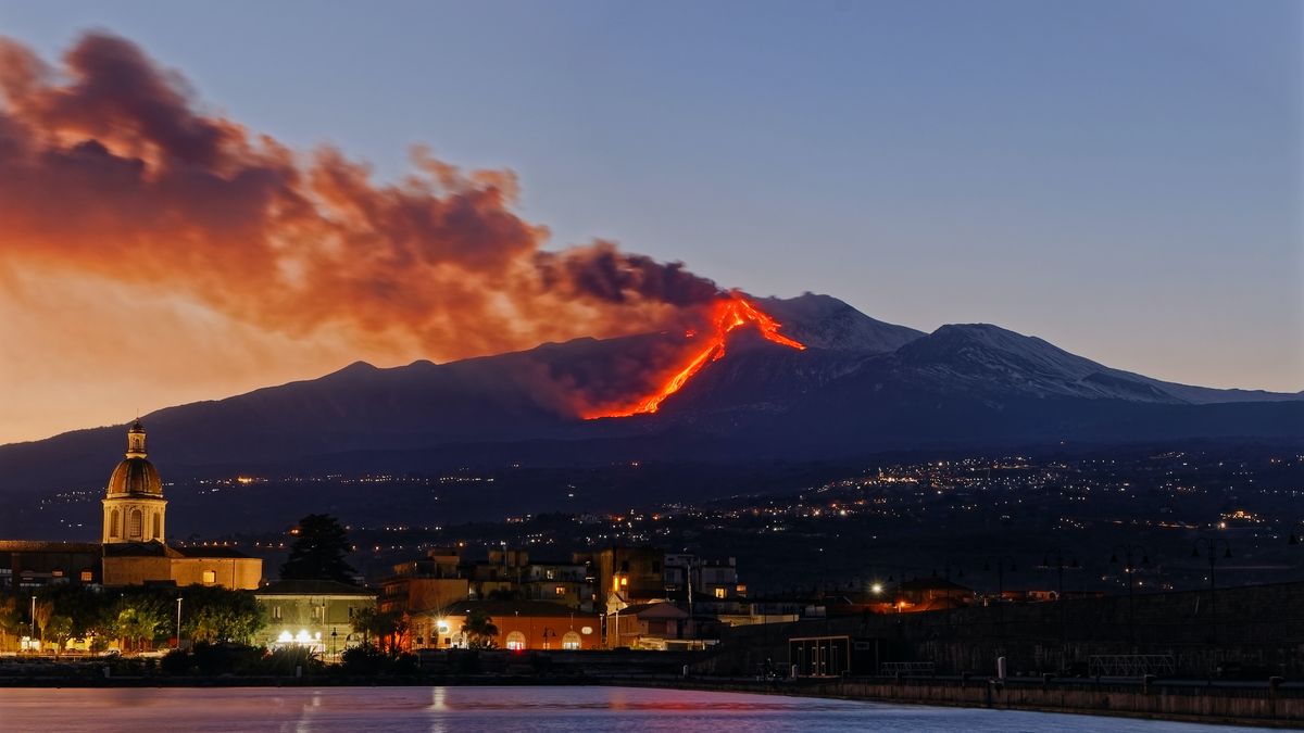 Mount Etna is 100 feet taller than it was 6 months ago