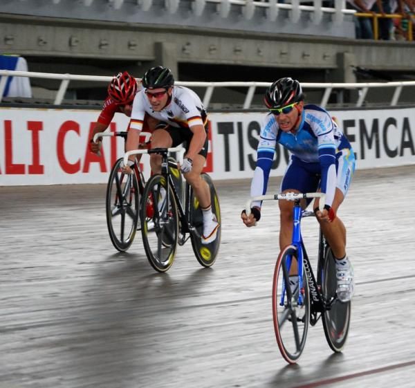 Angel Dario Colla (Argentina) sprints for victory in the scratch race final