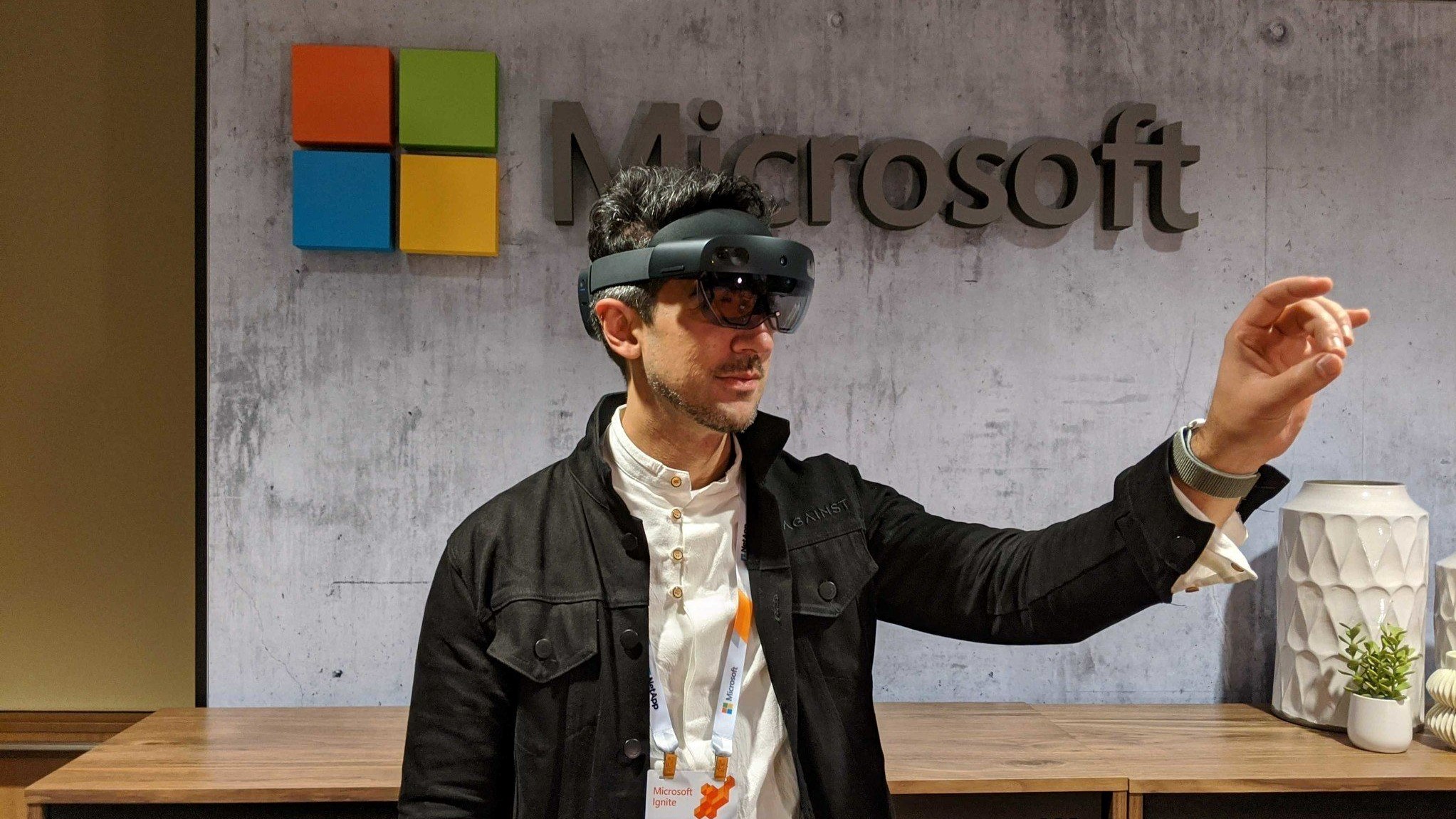 Все кончено. Microsoft прекращает выпуск HoloLens 2, прекращая свое продвижение в сфере виртуальной реальности.