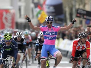 Alessandro Petacchi (Lampre-ISD) takes the win