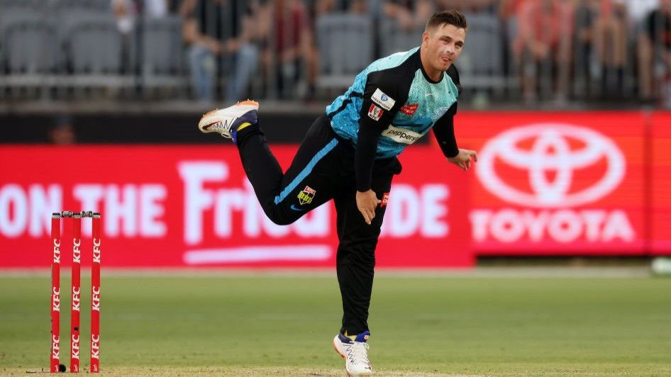 Cameron Boyce bowling ahead of the Brisbane Heat vs Adelaide Strikers live stream 