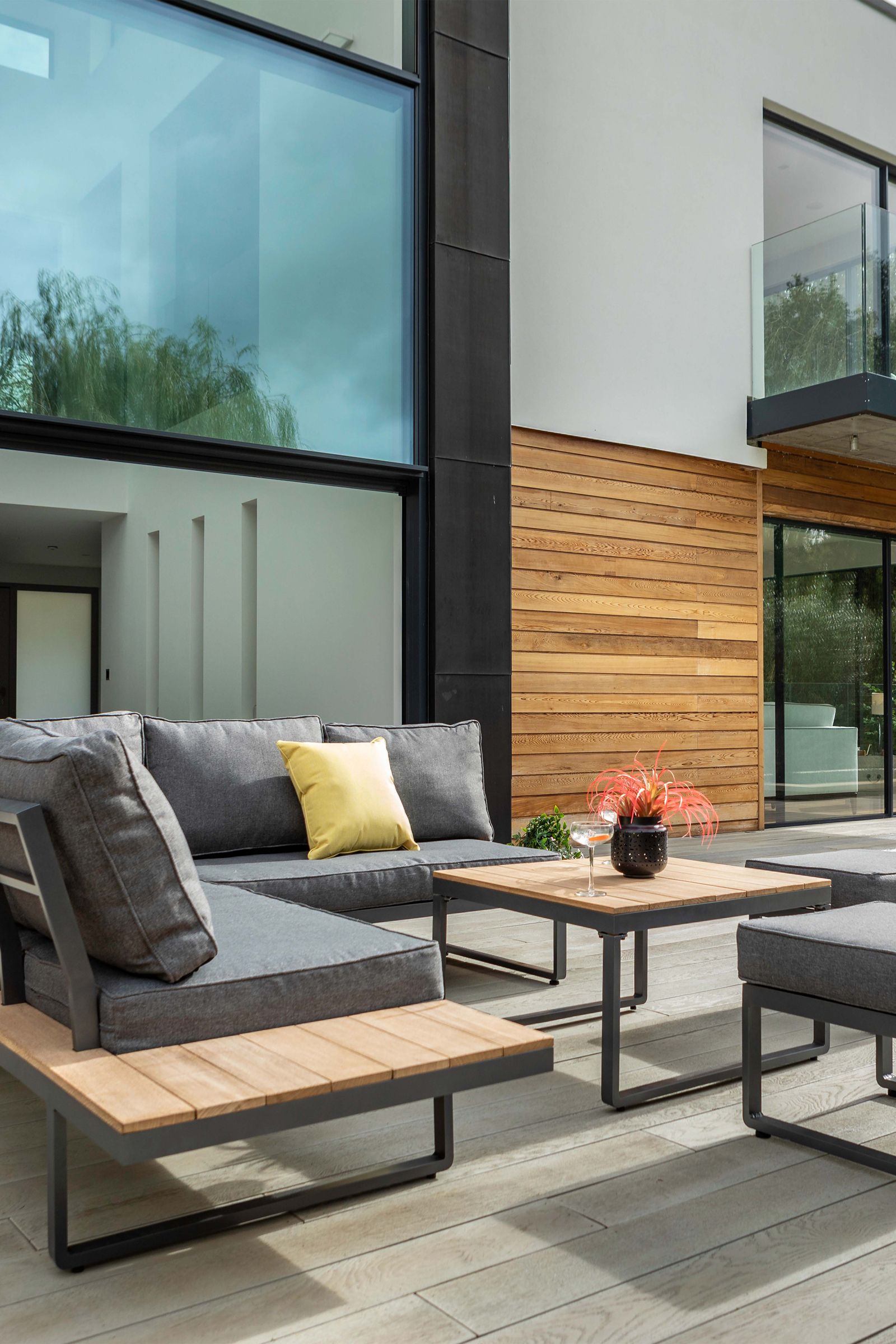 Outdoor Sofa Ideas: 15 Ways To Create A Stylish Seating Space, Plus ...