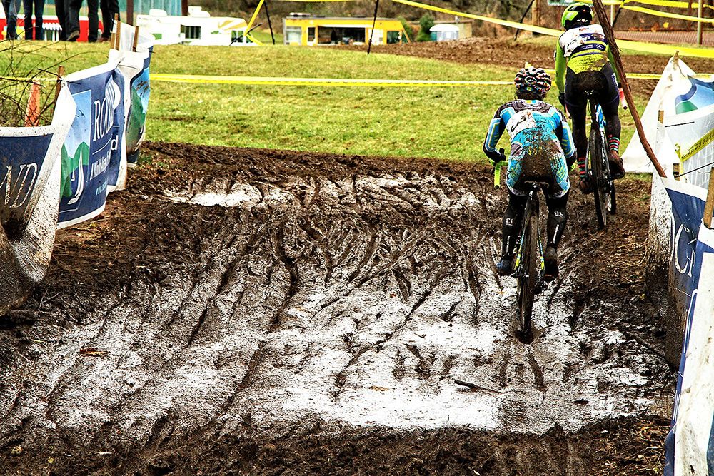 Arley Kemmerer (Fearless Femme Racing) makes her way through today&rsquo;s snowy mud