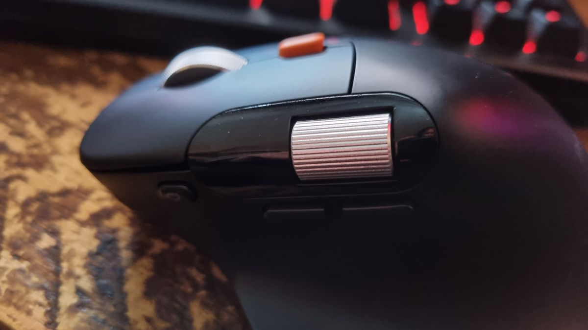 The side scroll wheel of the ProtoArc EM25 ergonomic mouse