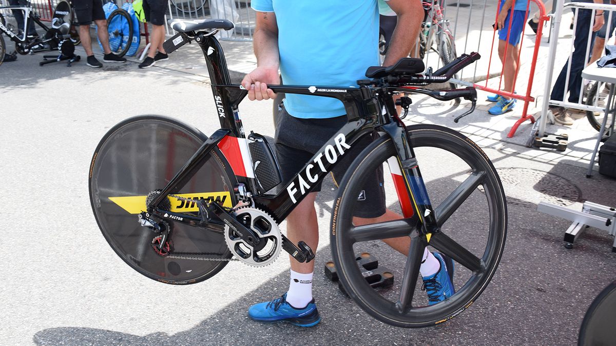 Pierre Latour's custom painted Factor Slick for the Franch national champion