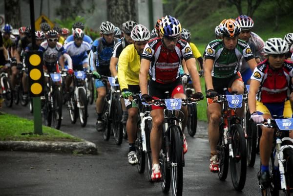 Ben Bostrom rides in the bunch at the start of a stage.