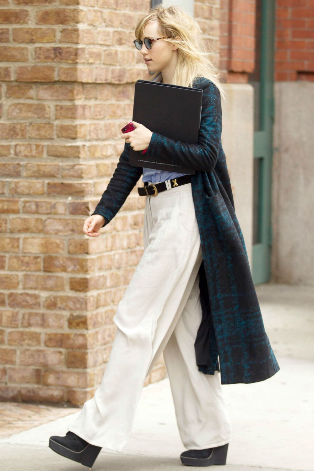 Suki Waterhouse palazzo trousers