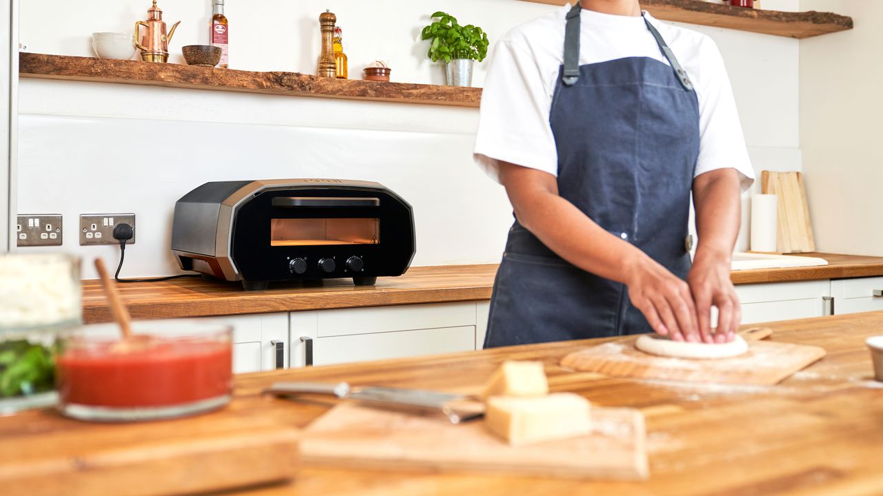 Ooni Volt 12 pizza oven