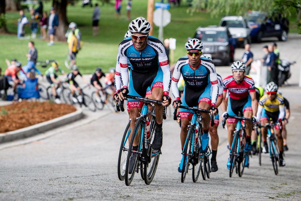 Sebastian Haedo (Jamis) driving the peloton