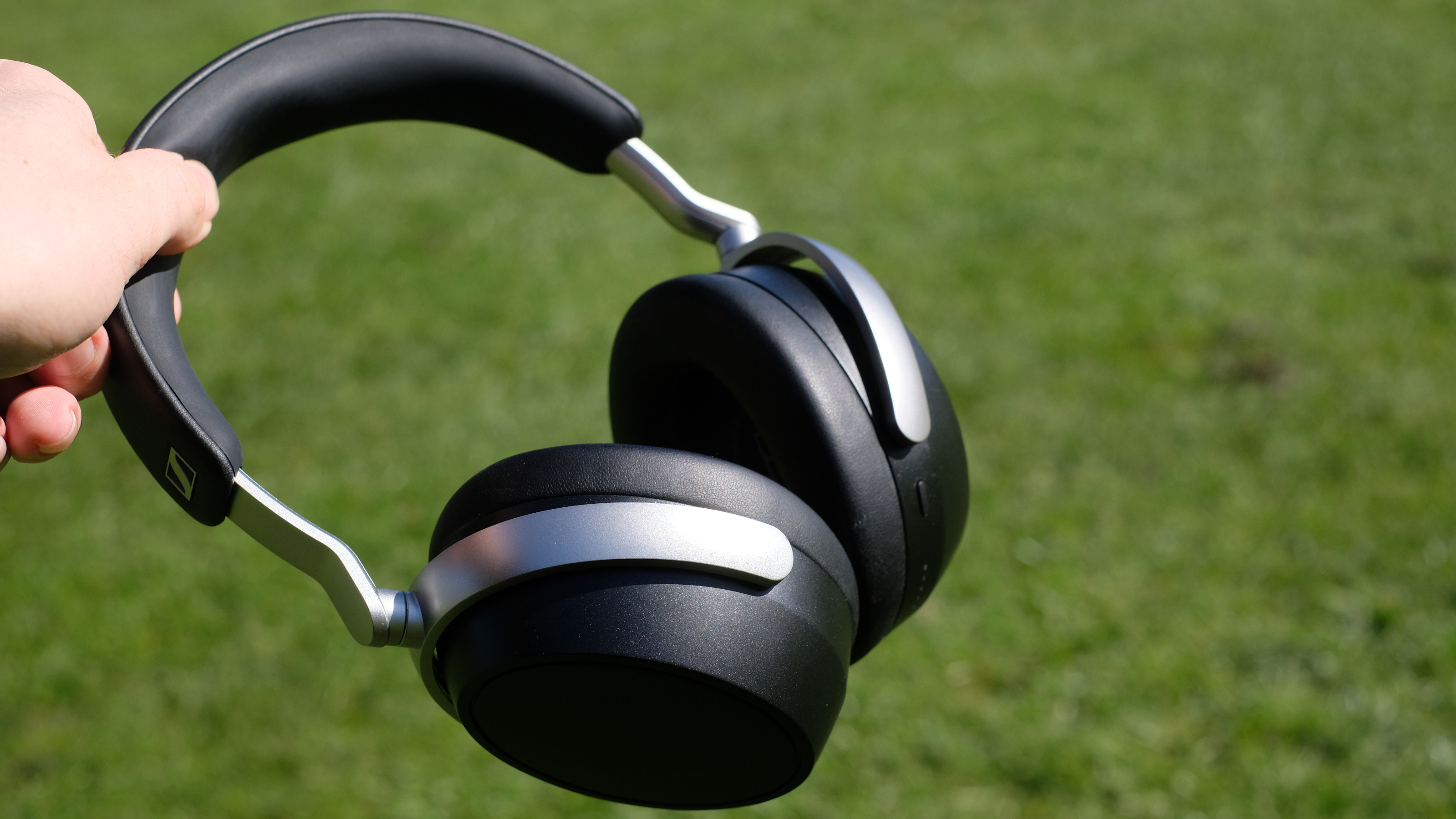 Photograph of Sennheiser HDB 630 headphones