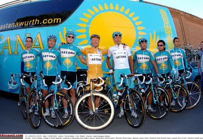 Astana celebrate the 2006 Vuelta a Espa&ntilde;a win