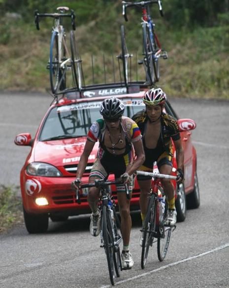 Luis Silva (Boyaca Orgullo de America) in the front of the race