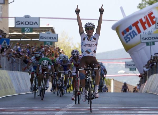 John Gadret (AG2R) raises his arms in victory