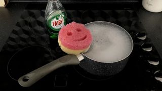 Soaking pot with scrub daddy