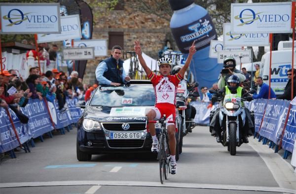 Fabio Duarte (Cafe De Colombia - Colombia Es Pasion) wins stage four.