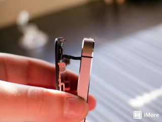 DIY repairers beware! When separating the screen, don't tear the Touch ID cable!
